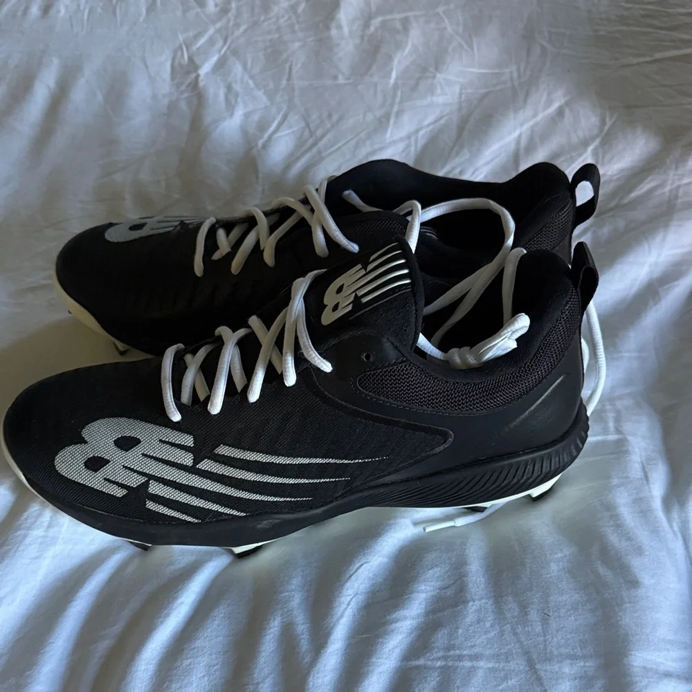 New Balance Black And White Baseball Cleats - Picture 6 of 7